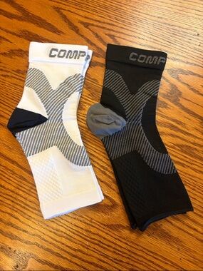 2 Pair Foot Compression Sleeves by Compressa - Black & White Pairs